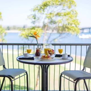 🌸 This Mother’s Day, let The Dana do the cooking while you take the credit. 😉 

Treat Mom to a weekend stay on the bay and waterfront breakfast packed with all her favorites—because mimosas taste better when someone else does the dishes. 

#MothersDay #DiscoverMissionBay 

🍽️ For brunch reservations @fireflythedana
🏨 For hotel reservations @danamissionbay
